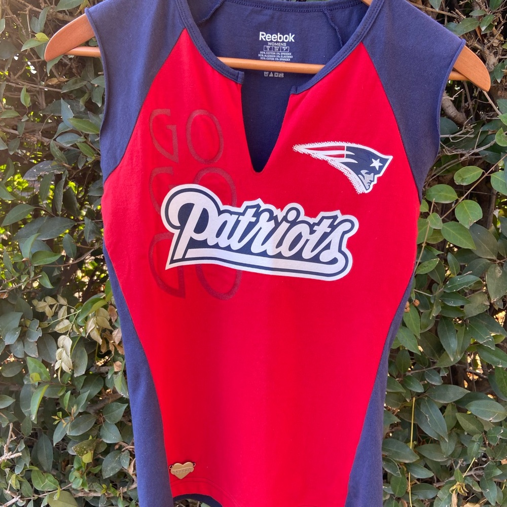 Red and blue New England Patriots fitted top.
